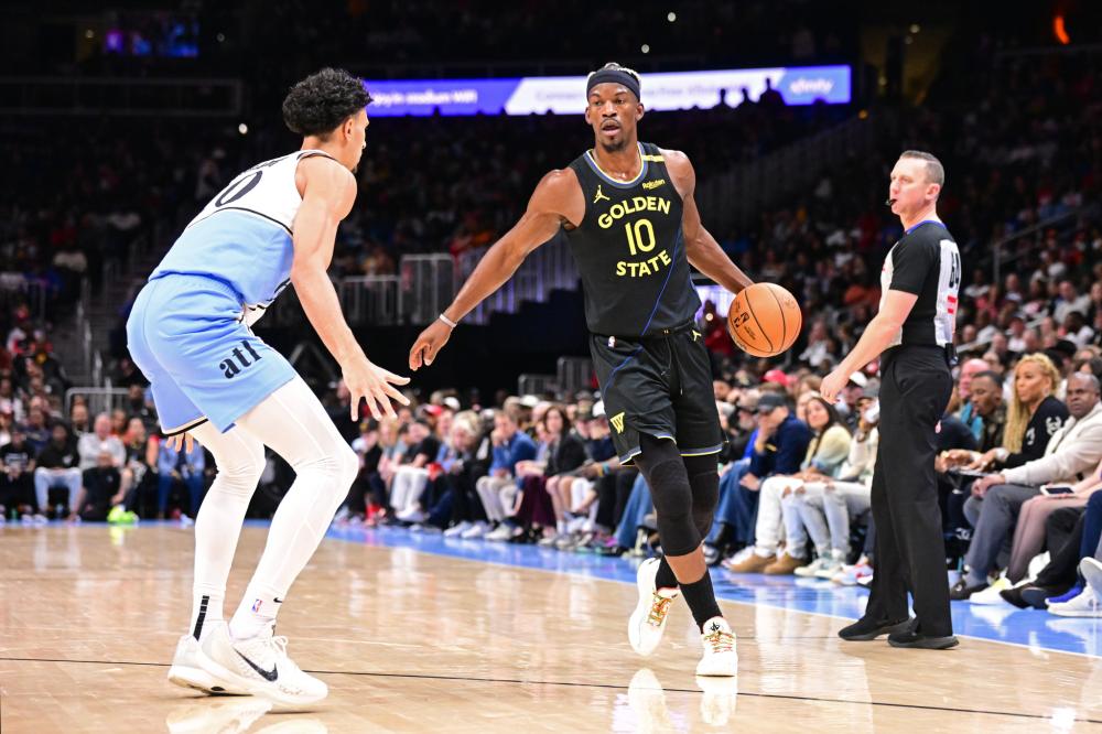 皇马因战术分歧和防守问题表现不稳定，哈维·阿隆索与球员矛盾缓和但压力仍大，需加速抢分以夺冠。